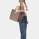 Medium Organic Cotton bag in Tobacco & Diamond, model shot 2