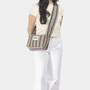 Nodo Organic Cotton bag in Fig & Sage, model shot